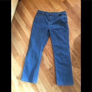 L.L. BEAN CLASSIC FIT WOMEN JEANS 16R